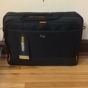 Solo computer bag that fits up to 17.3” computer